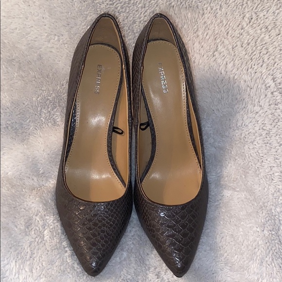 Express Heels - Picture 2 of 5